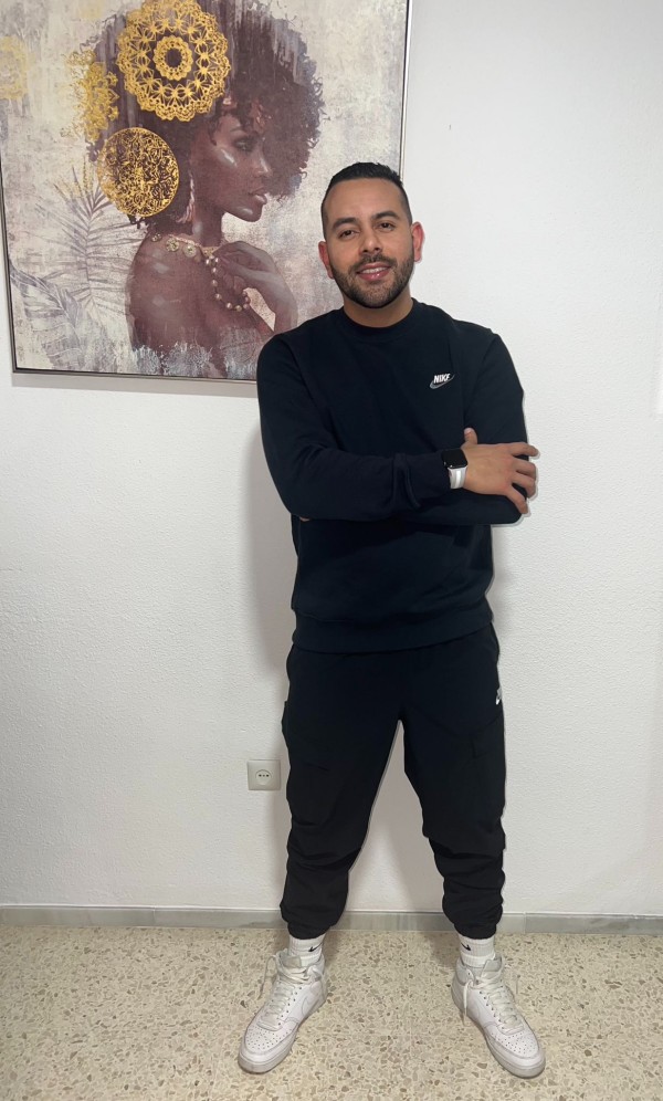 JOVEN ATRACTIVO VEN A VIVIR NUEVAS EXPERIENCIAS