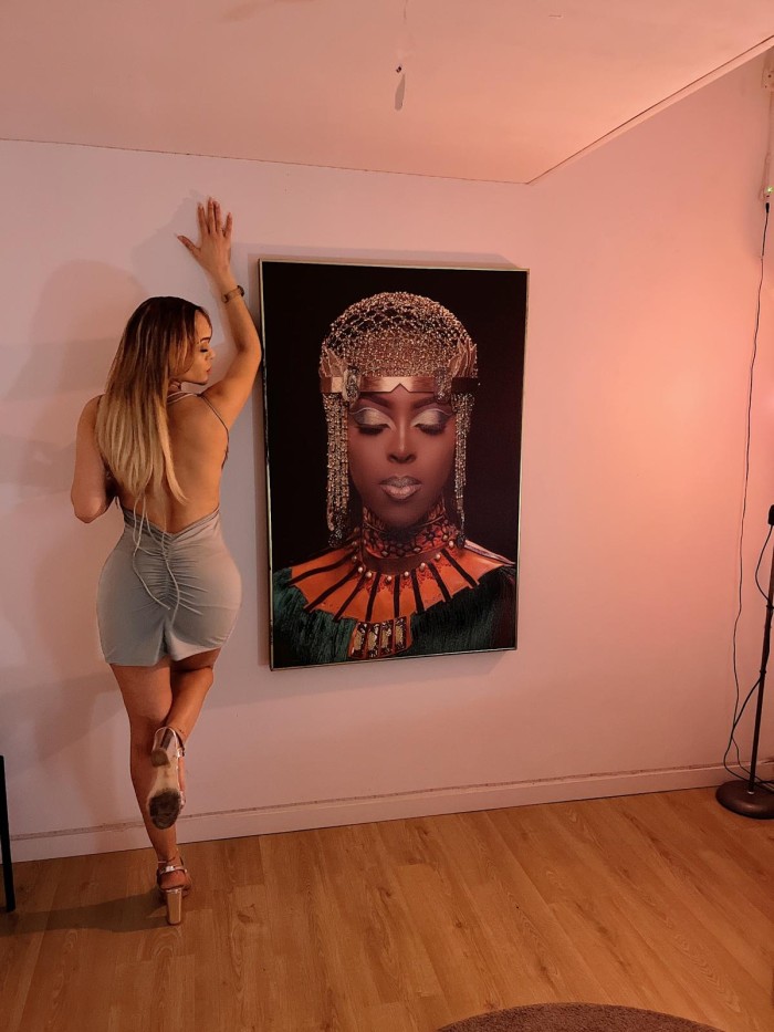 TRAVIESA EN BUSCA DE SEXO A TOPE