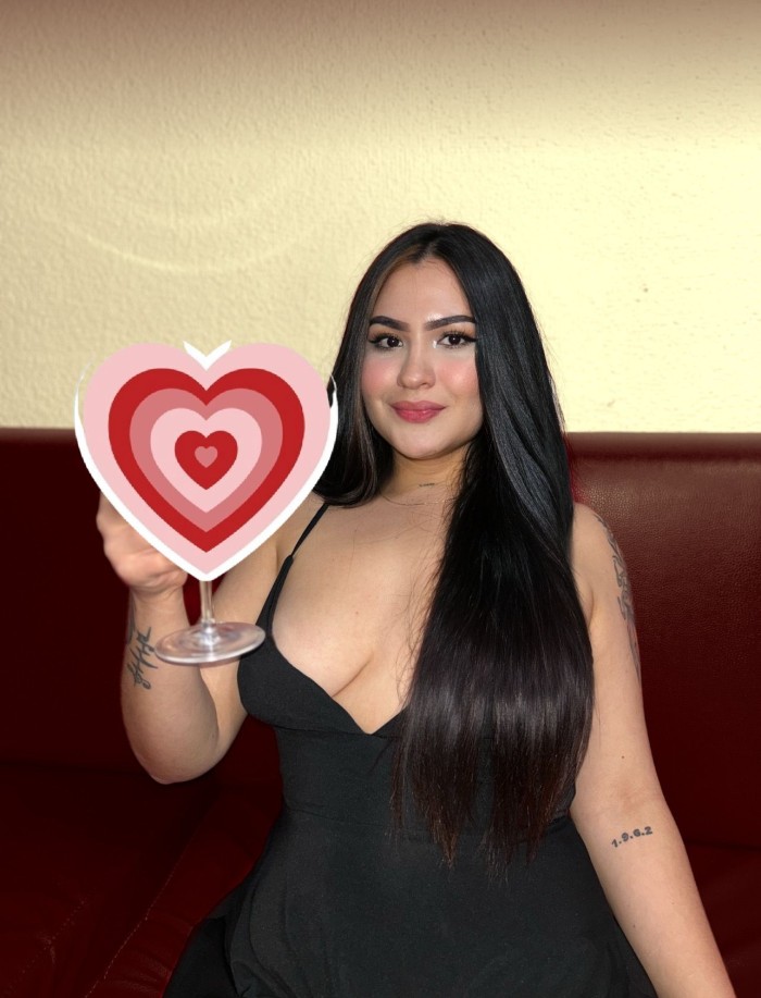 BLANQUITA SIMPATICA CALIENTE