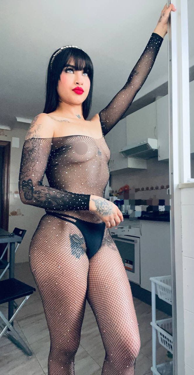 ARDIENTE Y ATREVIDA LATINA ESPERANDO POR TI