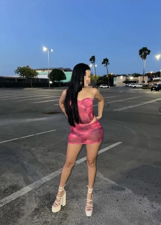 Novedad muy guapa y exótica jovencita muy jugosa