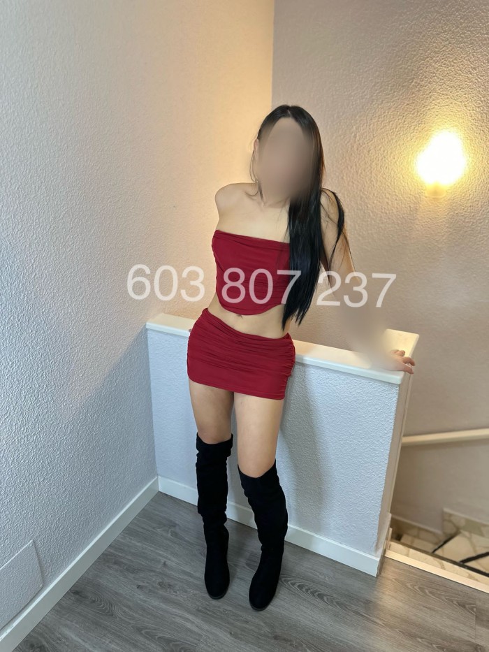 Transexual Antonella Bella Cuerpazo y Pelazo Natural 24HRS