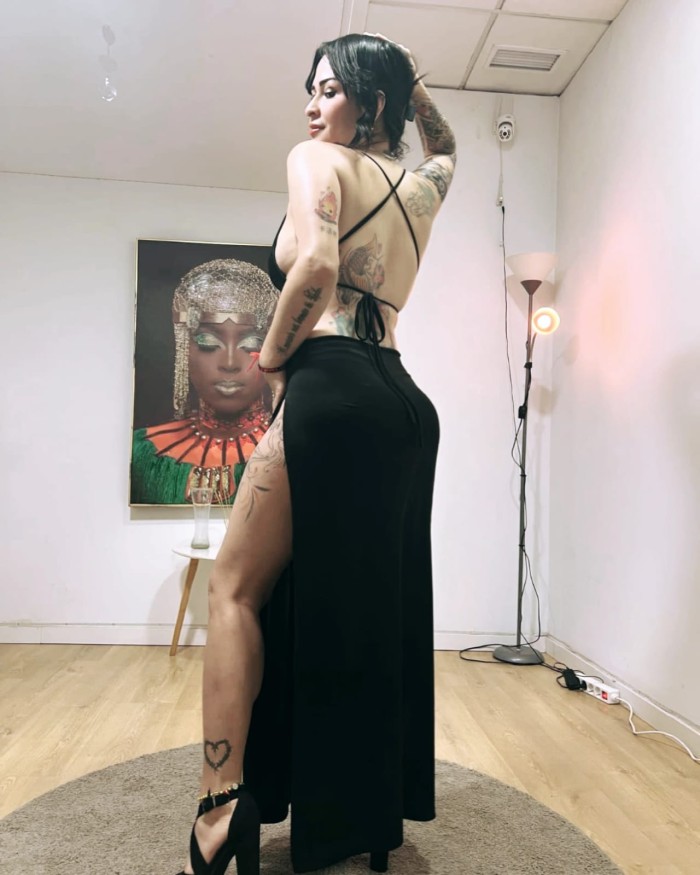 ARDIENTE Y SENSUAL/SALIDAS