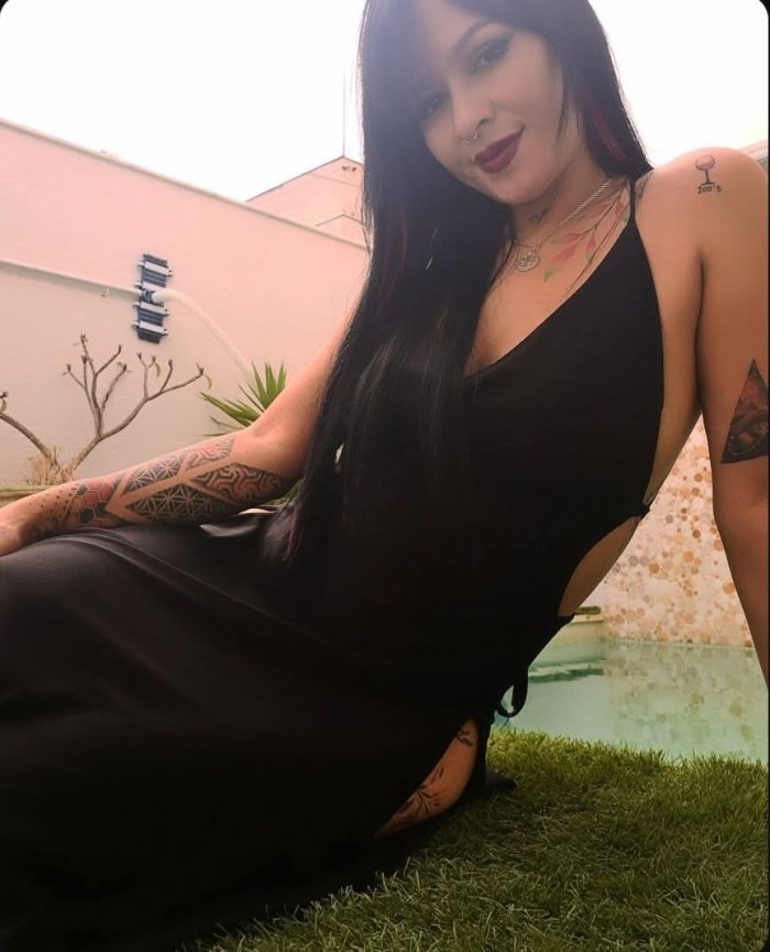 ARDIENTE Y SENSUAL/SALIDAS