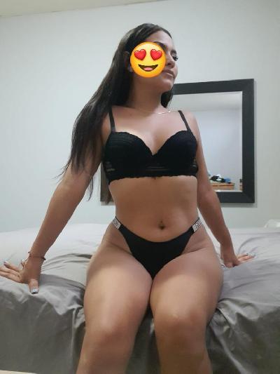 Chicas muy guapas puro fuegos en la cama dispuesta