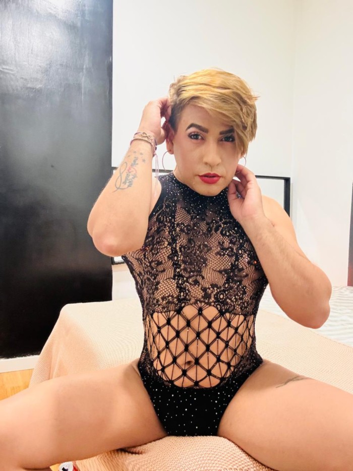 FIESTERA Y COMPLACIENTE /SALIDAS