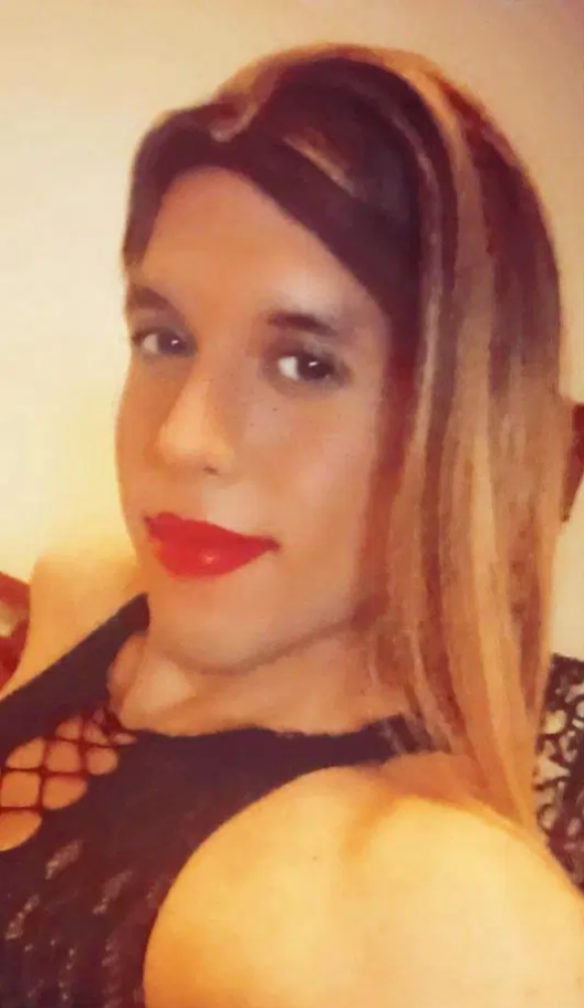 Chica trans guapa  rubia alta  maja dispuesta disponible 24/7