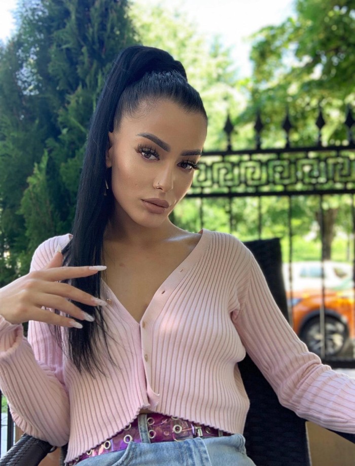 UN CUERPO MUY BUENO Y MUY SENZUAL