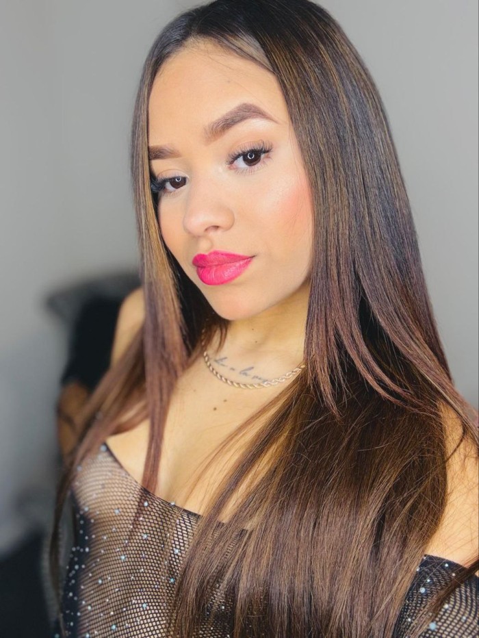 HERMOSA JOVENCITA MUY atrevida en (Vía julia)