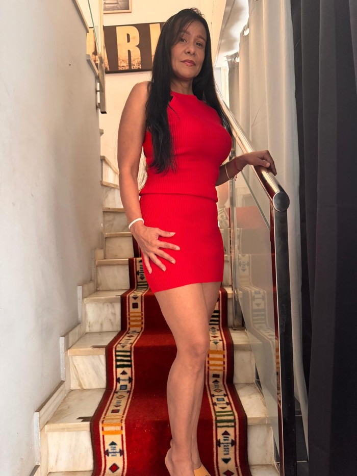 Latina madurita experta en hacerlo rico