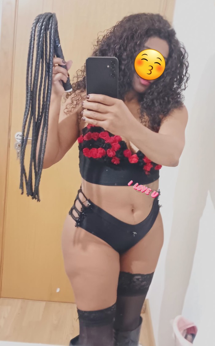 Laura mulata madurta brasileña