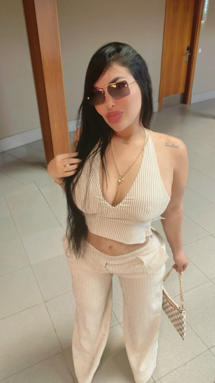 SUPER IMPLICADA Y MUY CALIENTE … SALIDAS 24 H