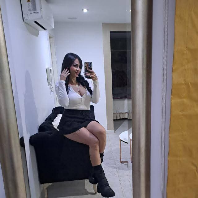 MELISSA TU UNIVERSITARIA ARDIENTE