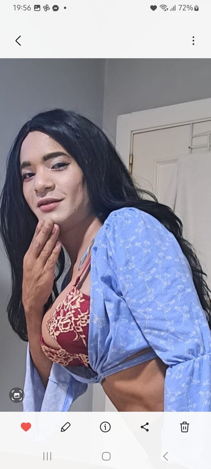 Karlita una chica guapa travesti