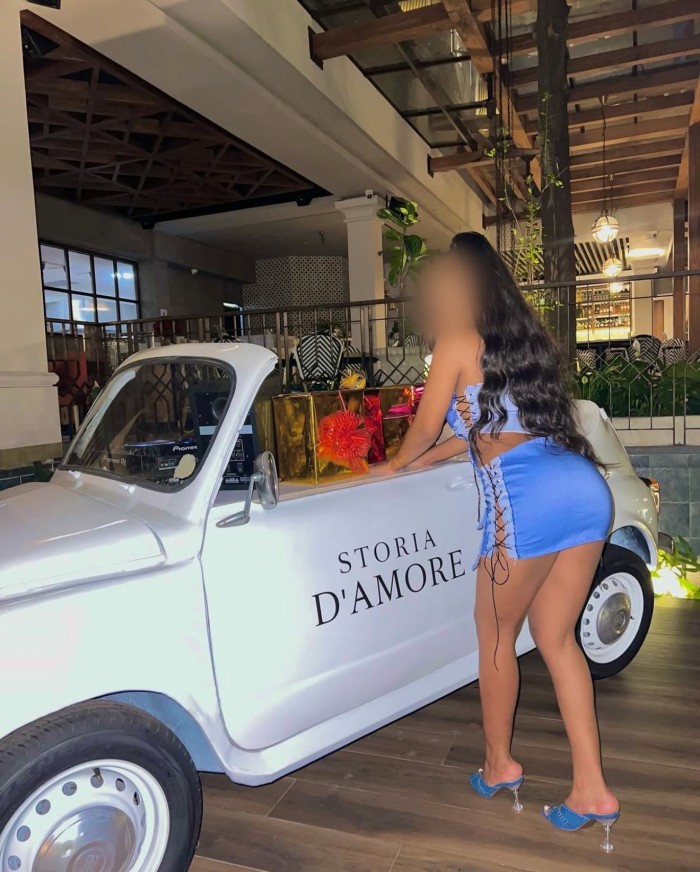 EXERTA EN CHUPARTE LA POLLA Y SACARTE LA LECHE