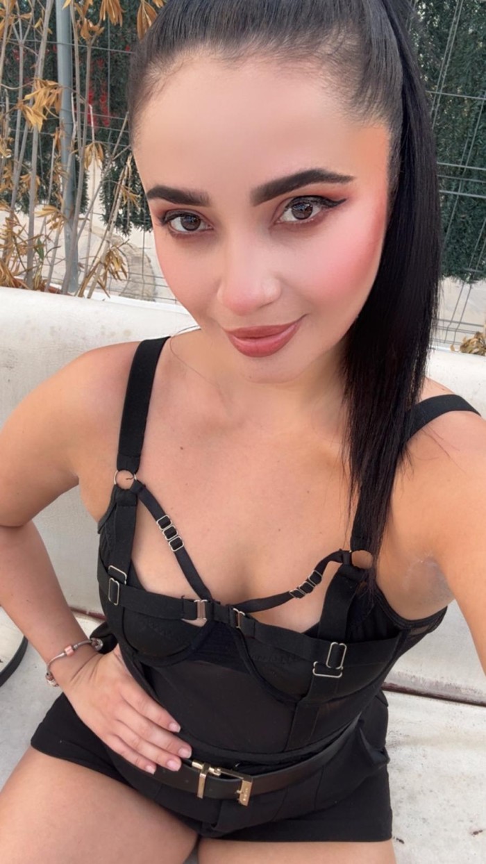 Niñita con coño estrecho