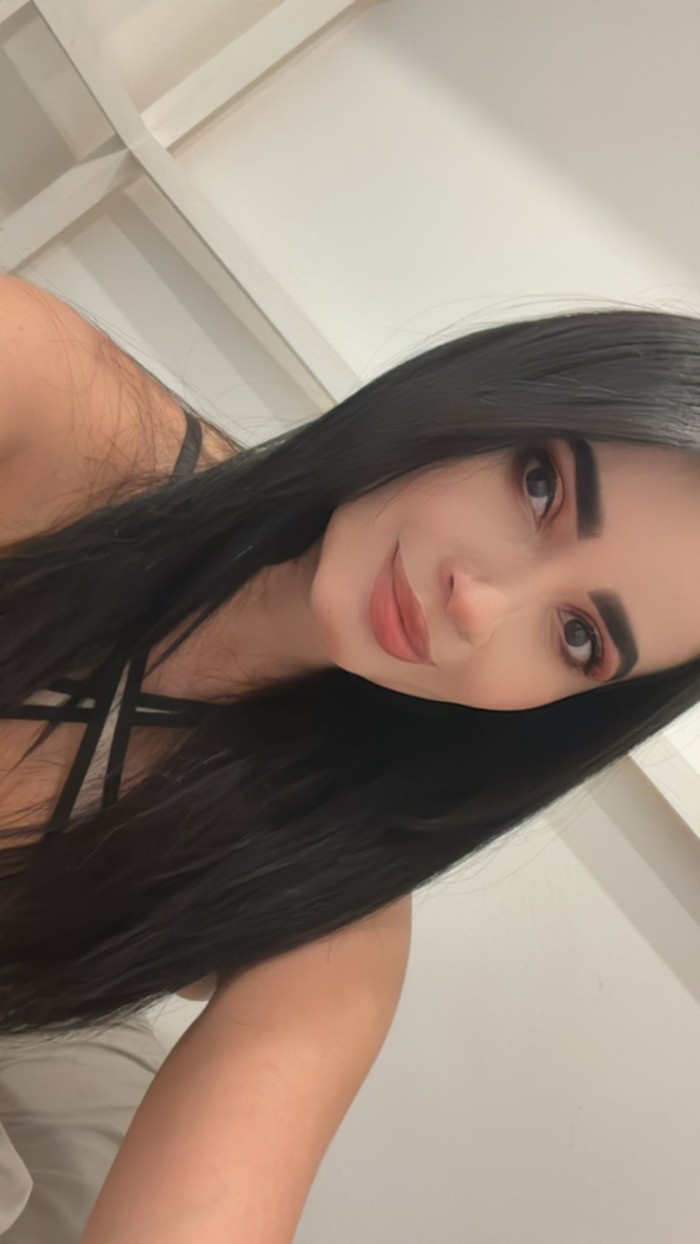 Soy una putica con mi coño mojado