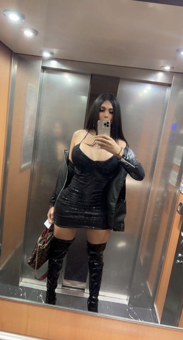 Extrovertida Chica Trans Belleza real