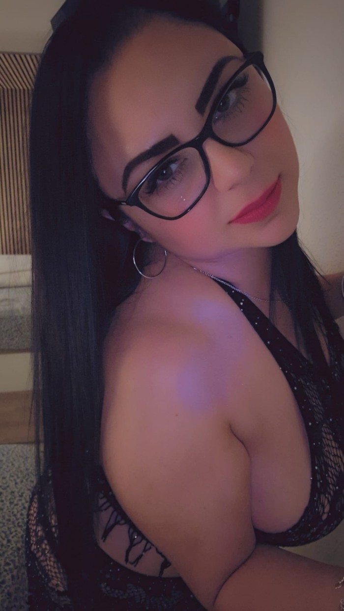 COLOMBIANA DE LUJO SUPER VIBRANTE Y ENERGICA