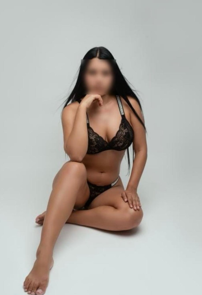 Colombiana muy fogosa y con ganas de buen sexo