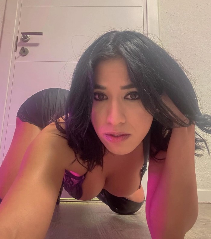 QUIERO LA LECHE CALIENTE EN MI BOCA