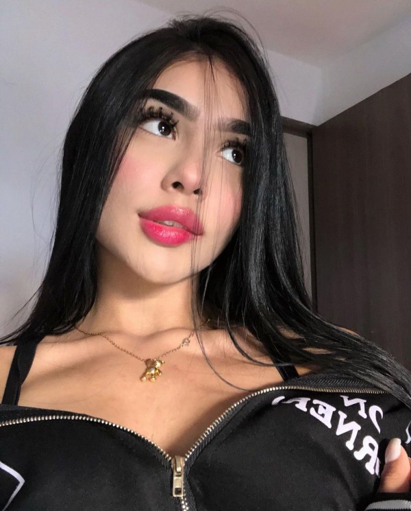 NOVEDAD jovencita colombiana