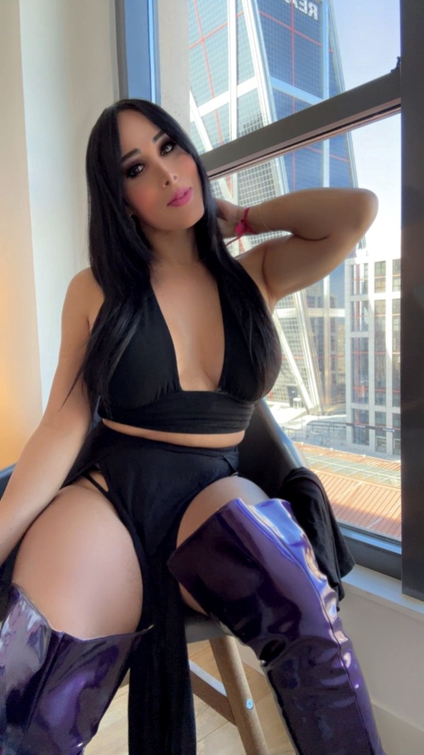 Hermosa transexual modelo ejecutiva me desplazo salidas