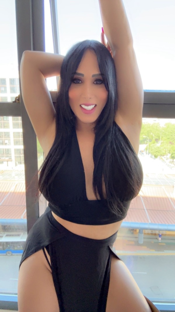Hermosa transexual modelo ejecutiva me desplazo salidas