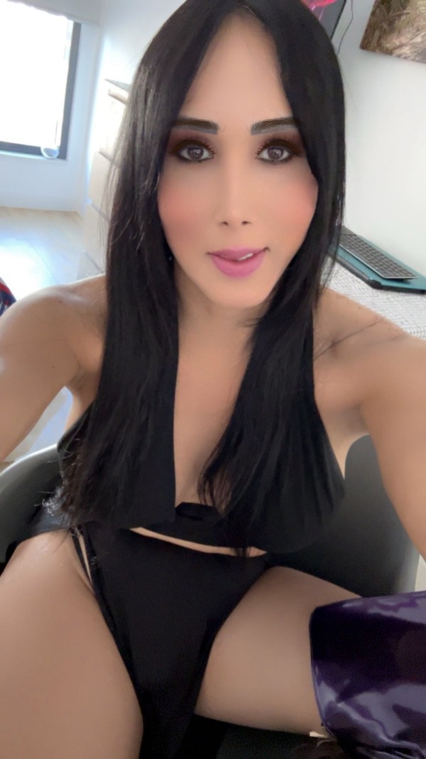 Hermosa transexual modelo ejecutiva me desplazo salidas