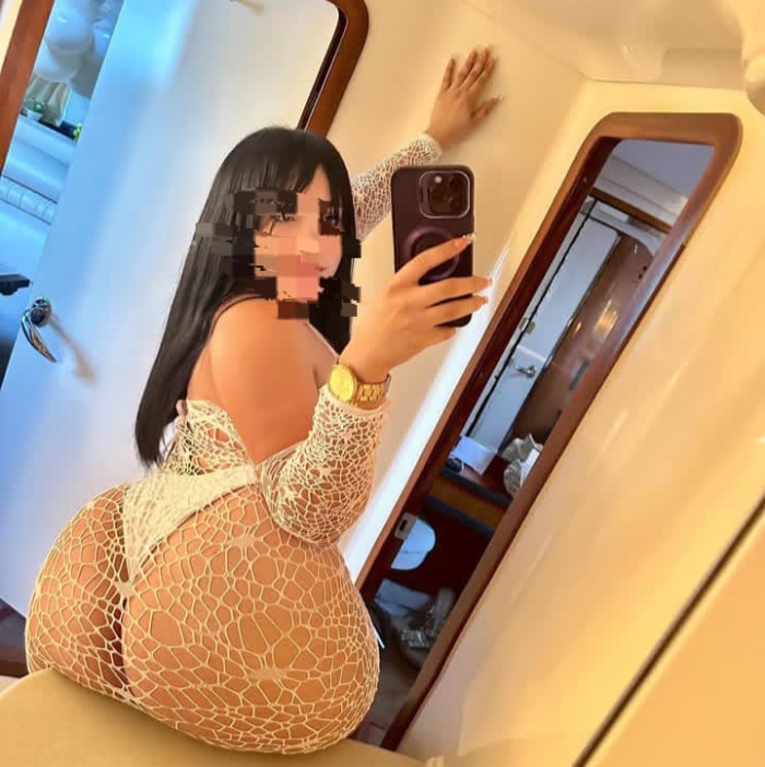 PUTA CALIENTE CON CULO MUY PROFUNDO PACK