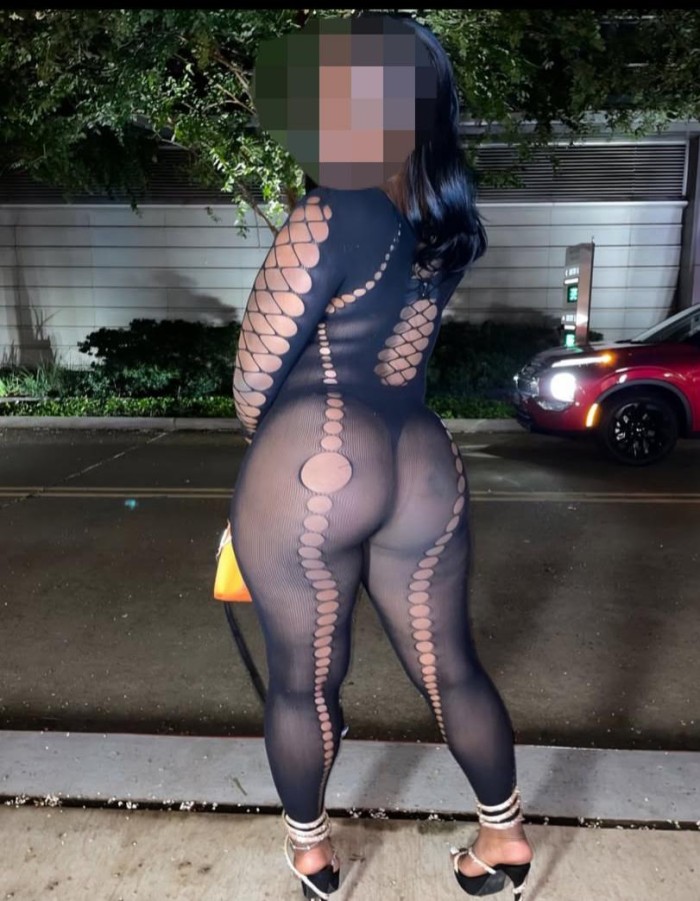 RICA MORENA CON CUERPO DE MODELO XXX