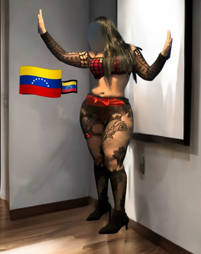 PUTA DOMINANTE TE ESPERA SIN BRAGUITAS