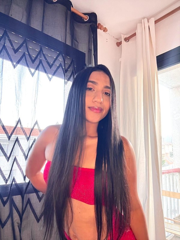 JOVENCITA CHUPA POLLAS X80€ COPA GRATIS