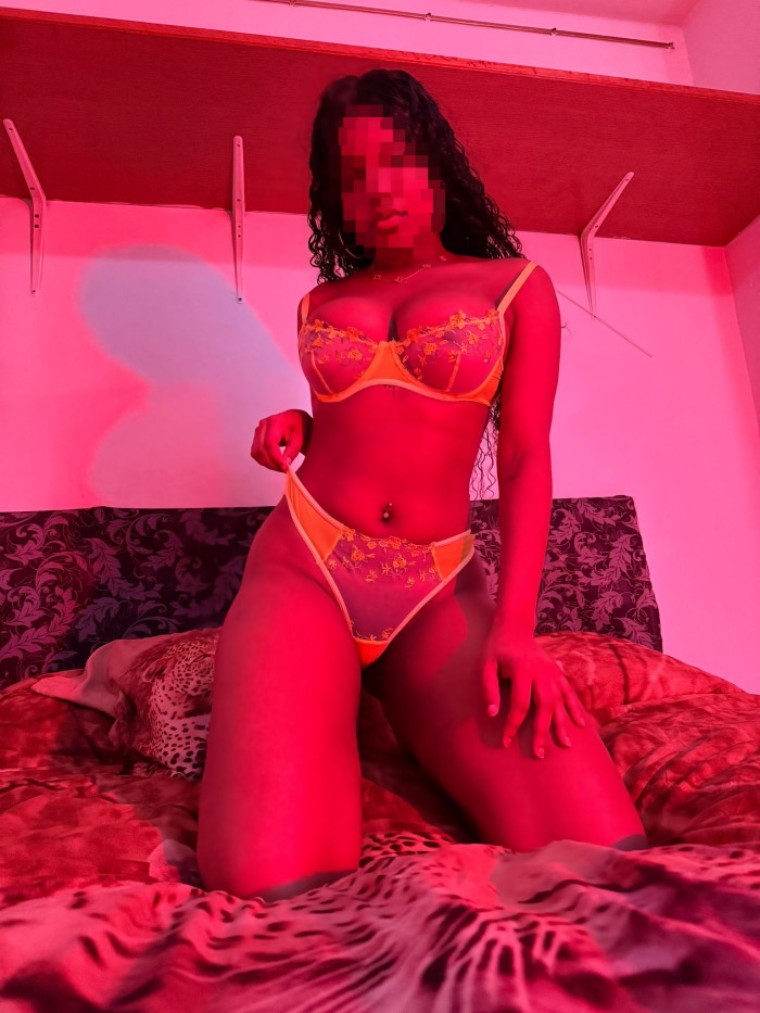 NIÑATA CACHONDA Y VICIOSA POR TU POLLA