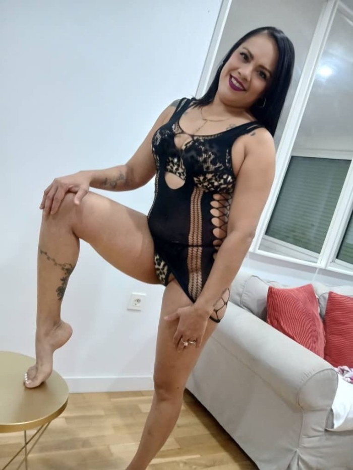 UNAS LATINAS CON GANAS DE PASARLA BIEN.. SALIDAS