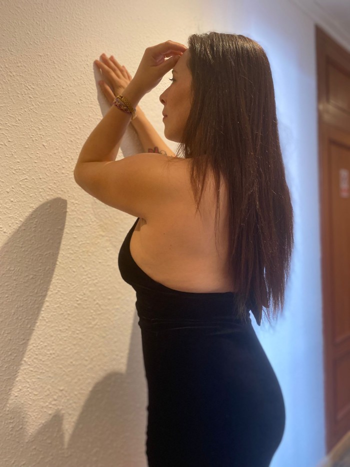 TE DEJO MIS MARCAS Y CARICIAS EN TU PIEL