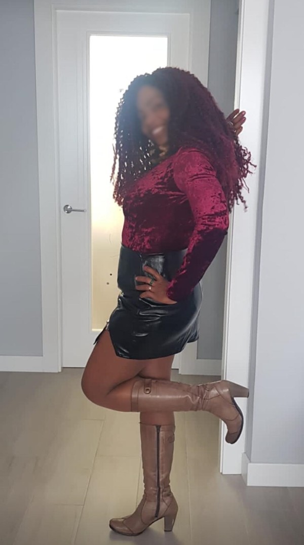 MADURITA CACHONDA, EXTROVERTIDA Y MUY FOGOSA