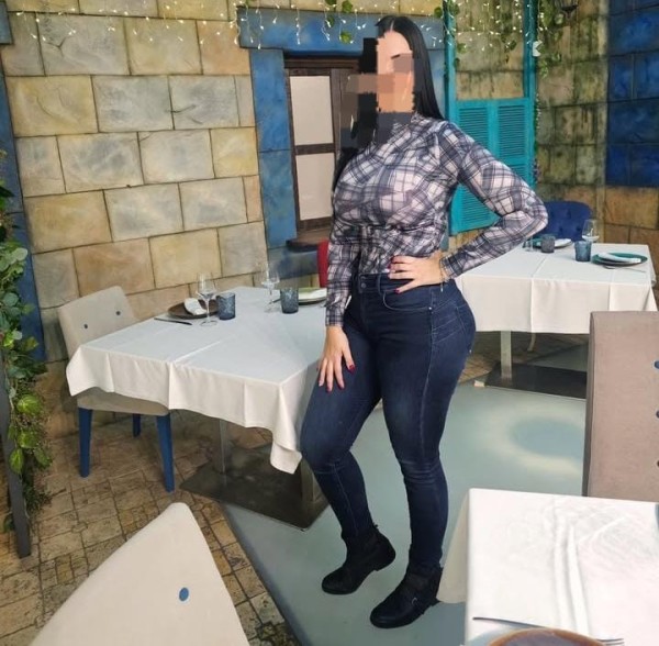 SEDUCTORA COMPLACIENTE EXTROVERTIDA CARIÑOSA