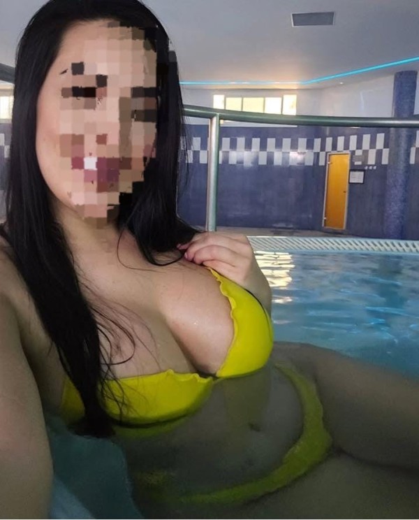 SEDUCTORA COMPLACIENTE EXTROVERTIDA CARIÑOSA