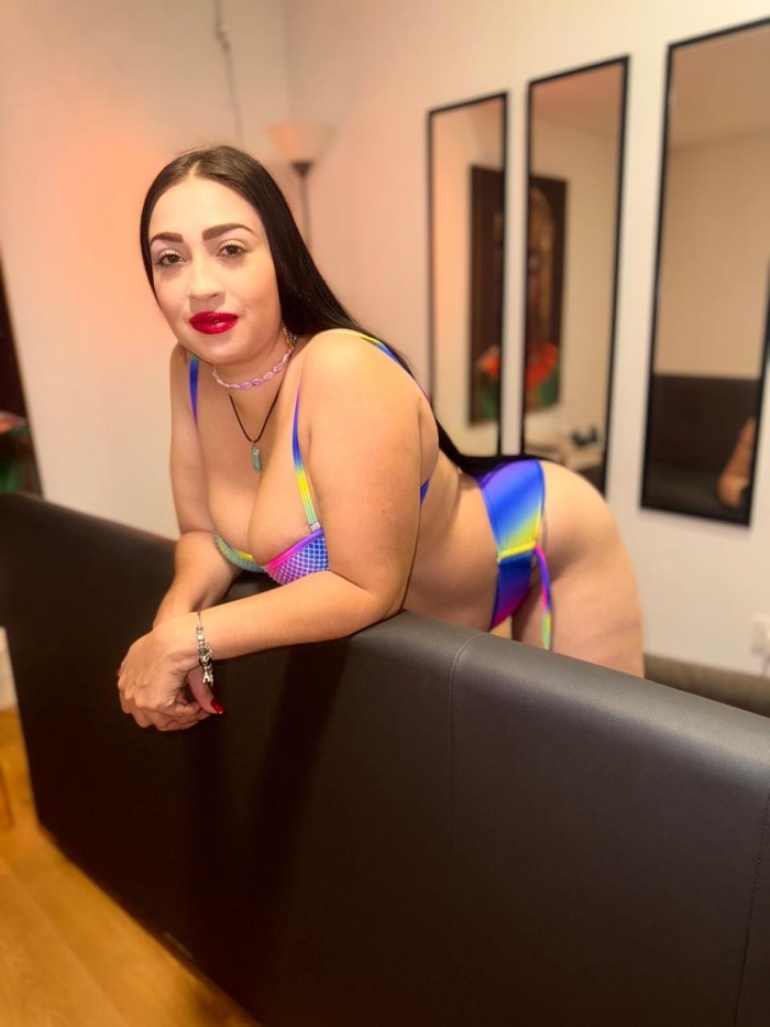 ARDIENTE Y DIVERTIDA /SALIDAS