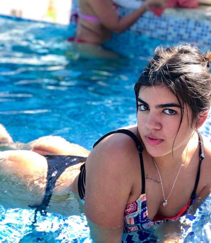 Colombiana viciosa en el sexo solita en Santiago
