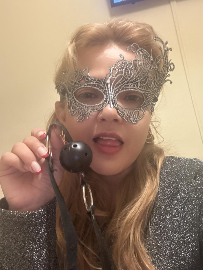 Tu sumisa colombiana , estoy a la orden