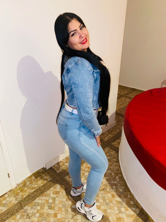 CALIENTICA FIESTERA Y ARDIENTE