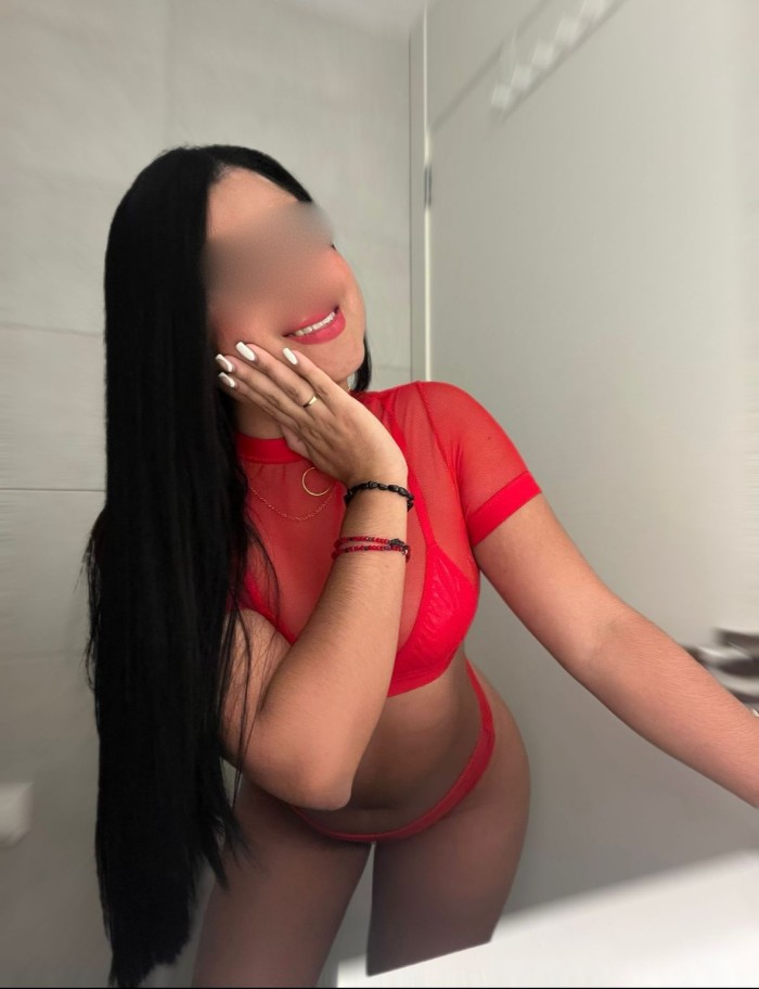 COLOMBIANA CAÑERA DISPUESTA A DARTE DIVERSIÓN