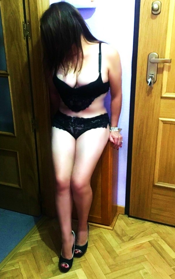 LATINA SUPER HOT EN TU PUEBLO