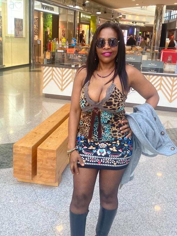 hola soy karen una mulata muy complaciente y besucona desde 40€