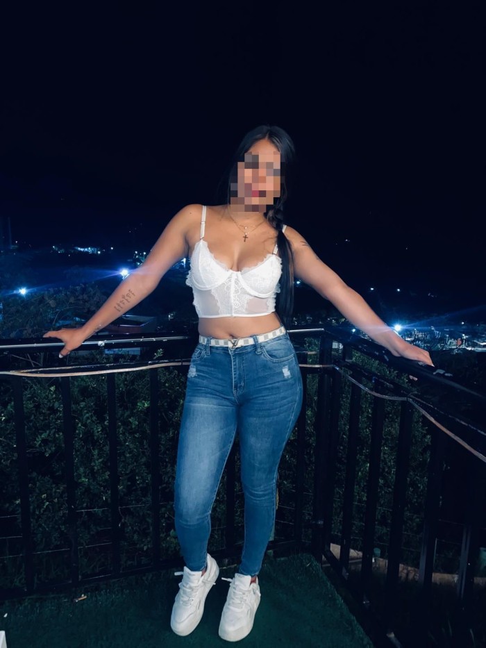 Colombiana jovencita iniciandose