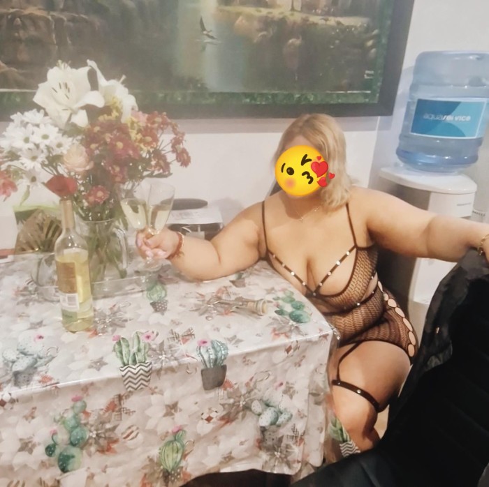 TRAGO RABO, FOLLO COMO BUENA GOLFA