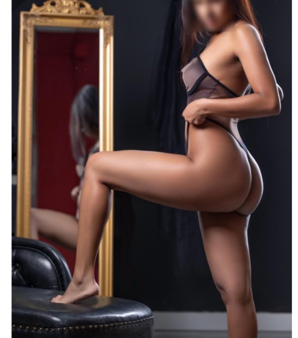 DELGADITA APRETADITA MUY RICA