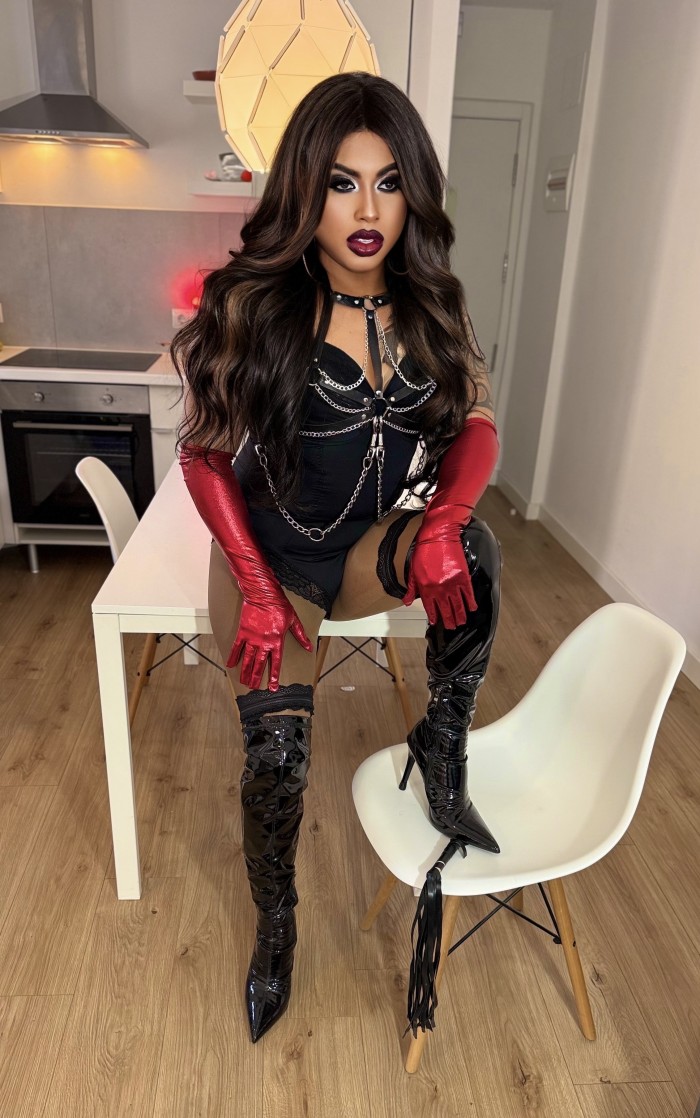 TU AMA DOMINATRIZ ÚNICA Y REAL EN TU CIUDAD